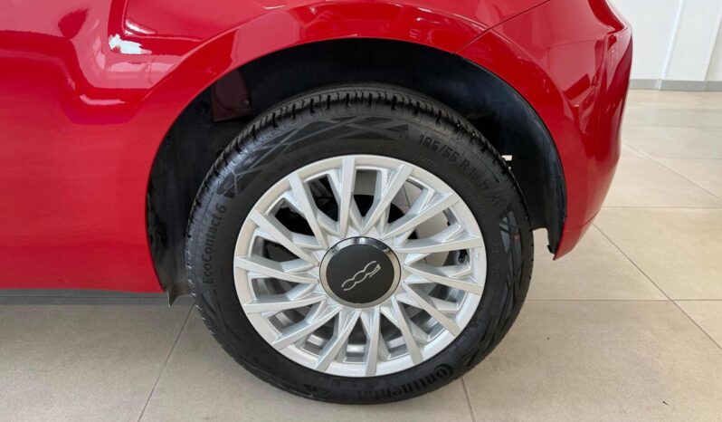 
								FIAT 500 1.0 Hybrid full									