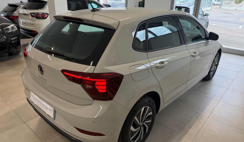 
								VOLKSWAGEN Polo 1.0 Life full									