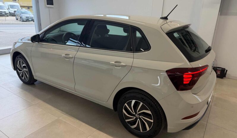 
								VOLKSWAGEN Polo 1.0 Life full									